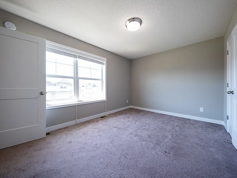 5874 Royalton Rd NE — Photo 17