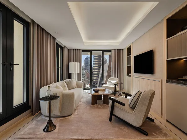 685 5th Ave #17D, New York, NY 10022