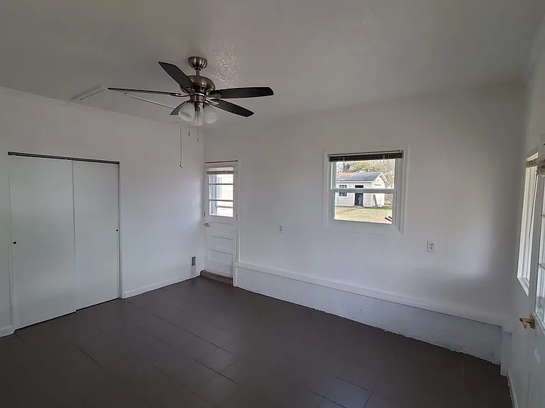 802 James Ave — Photo 21