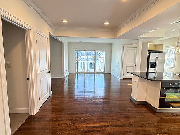 4th image of 195 Savin Hill Ave #2