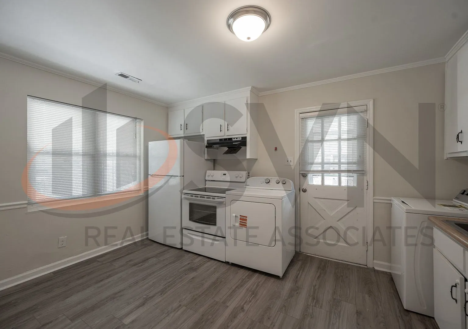 3BR, 1.5BA Durham Gem with Fenced Front & Back Yard! — Photo 4