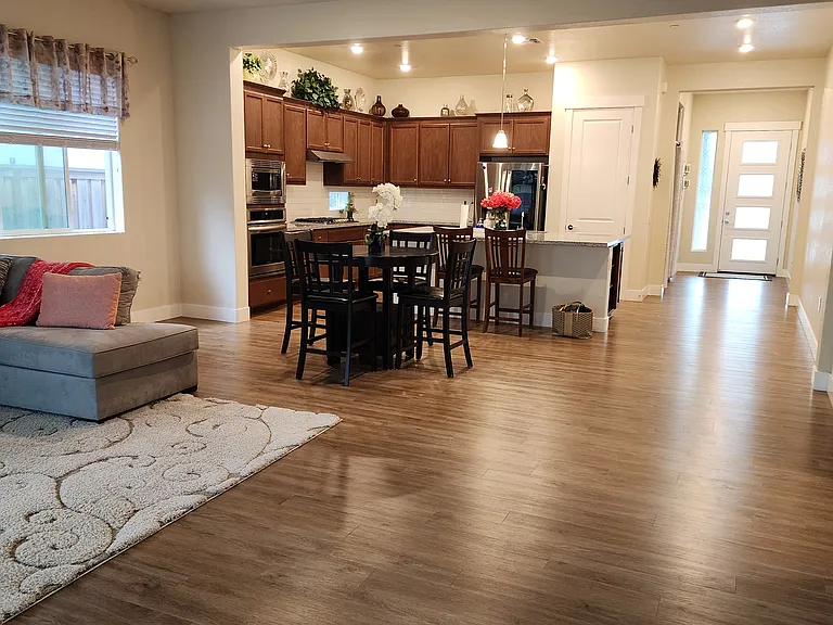 Laurel Dr — Photo 3
