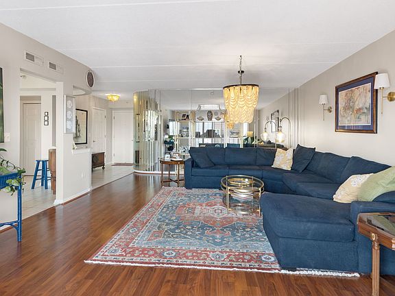 2nd image of 1636 Ashland Ave Unit 501