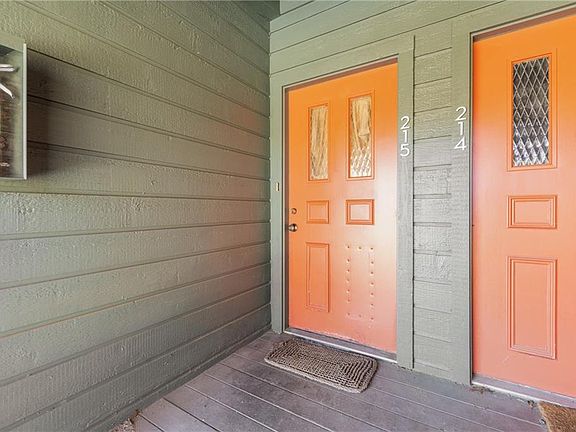 4th image of 1304 Mariposa Dr APT 215