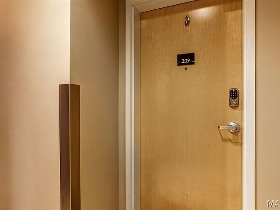 4th image of 901 Washington Ave Unit 309