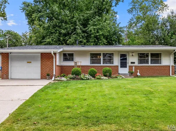 1320 Paddock Dr, Florissant, MO 63033