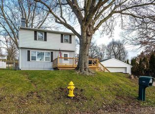 1017 Brookside Rd, Clinton, IA 52732