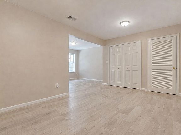 3rd image of 43192 Lawnsberry Sq
