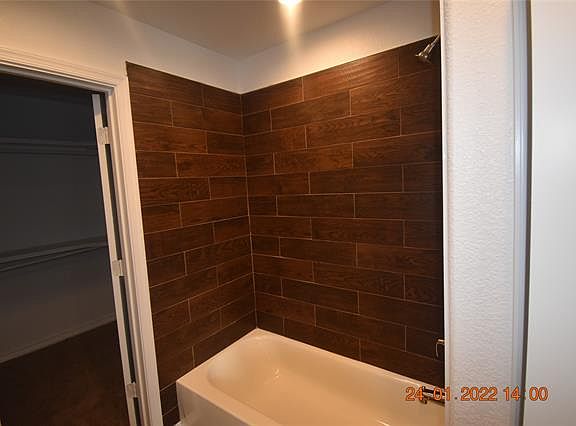 3rd image of 810 E Mulberry St