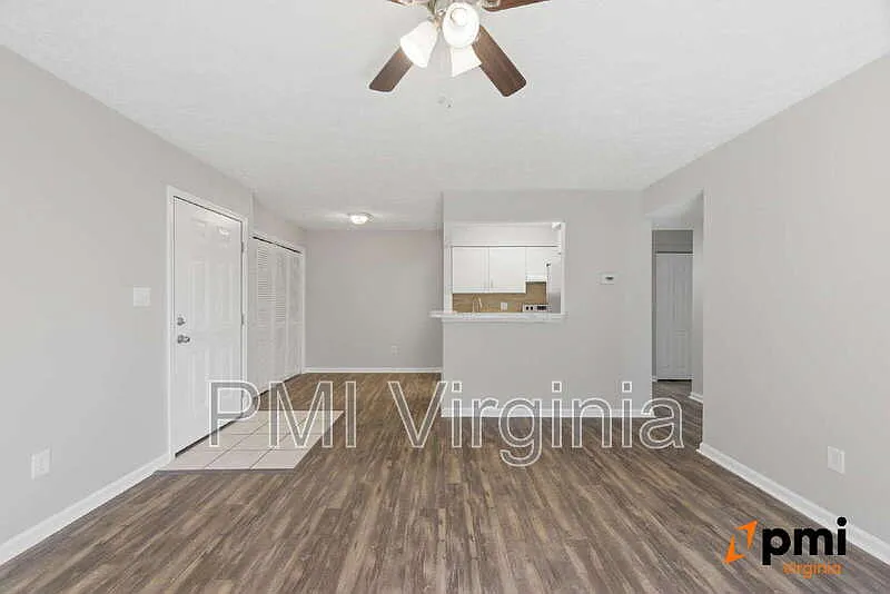 Building Photo - 326 Wells Ct