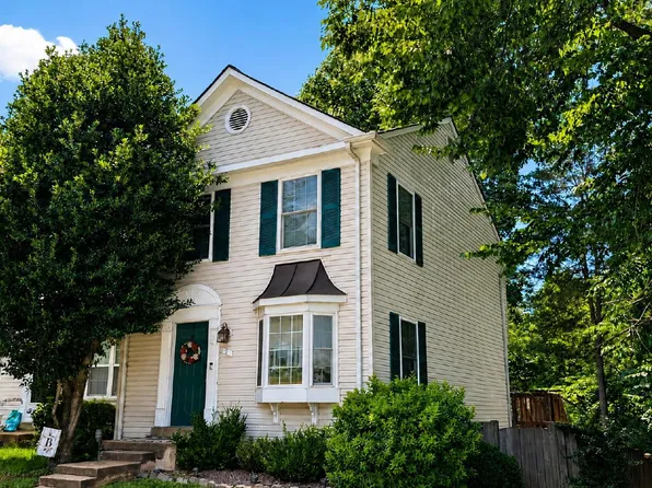 2 Fairmont Pl, Sterling, VA 20165
