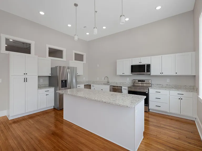 204 W State Of Franklin Rd #201 — Photo 2