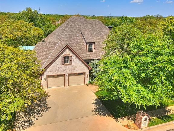 3rd image of 2933 Woodland Creek Dr