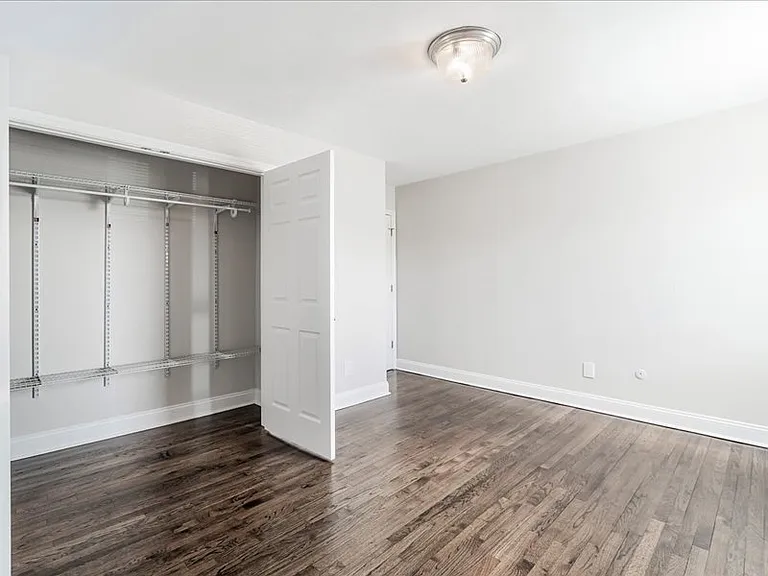 Whitehouse Apartments — Photo 12