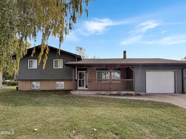 660 6th St S, Carrington, ND 58421
