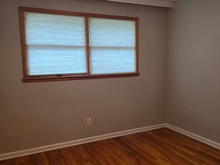 812 Leeds Ln — Photo 27