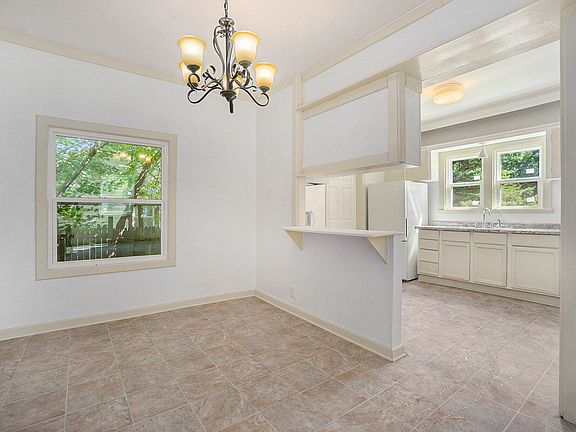 5th image of 1426 Shakespeare Ave