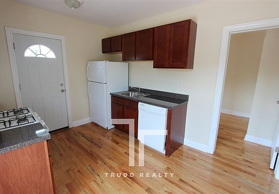 4th image of 1101 W Wellington Ave #29543