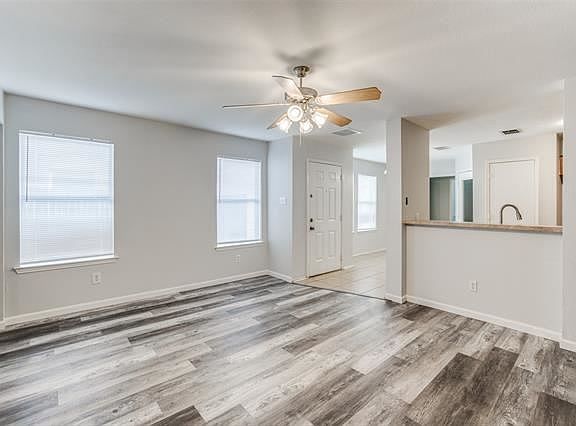 3rd image of 500 Bellevue Ln