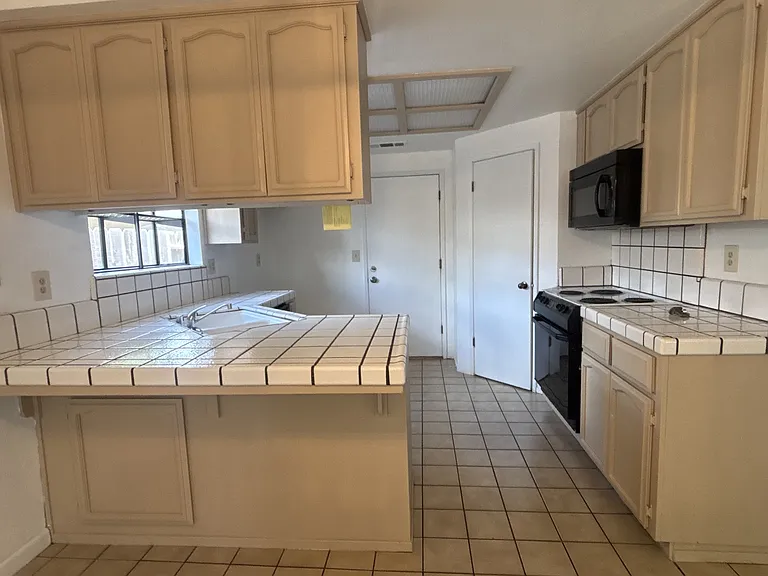 5208 Maximillian Dr — Photo 6