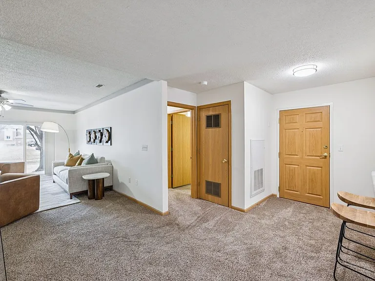 Northbrook Apartments — Photo 260