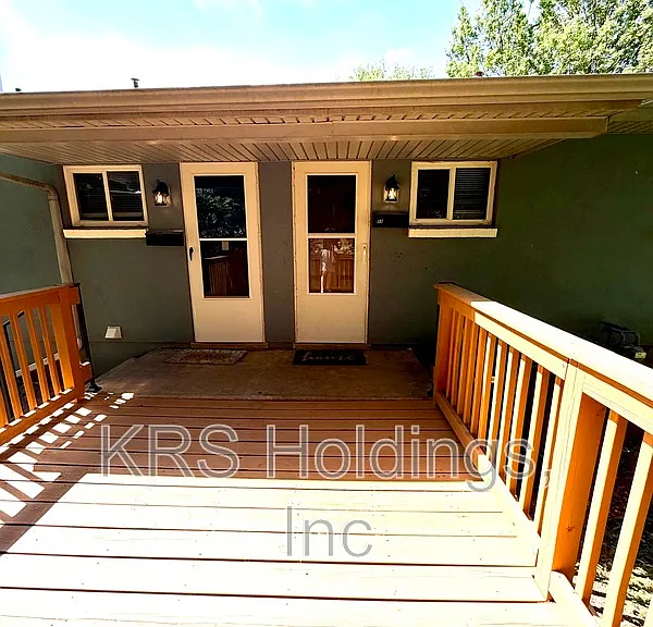 8 Parkwood Ave #B — Photo 1
