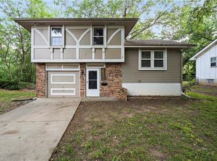7509 E 119th St, Grandview, MO 64030