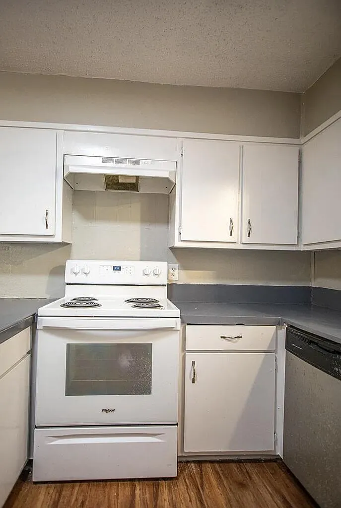 4 bed, 2.0 bath, 1944 sqft, $2,000 — Photo 3