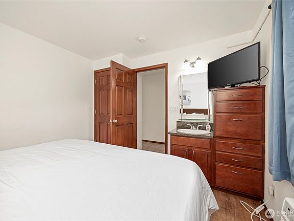 4th image of 322 W Woodin Avenue #632