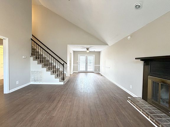 5th image of 2126 Single Tree Dr