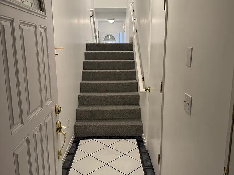 605 Iris Ave #2 — Photo 4