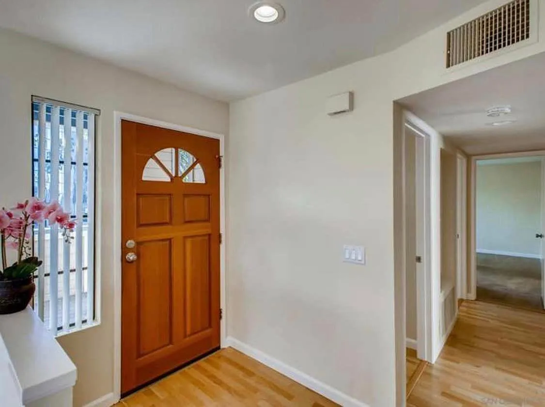 2 bed, 1058 sqft, $3,400 — Photo 2