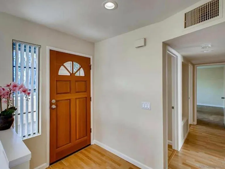 9250 Towne Centre Dr #1 — Photo 2