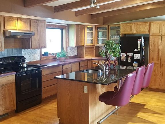 2nd image of 640 10th Ave S