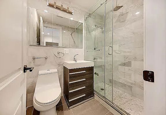 2nd image of 114 E 40th St APT 2D