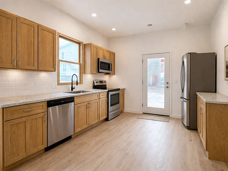 112 S Hancock St — Photo 16