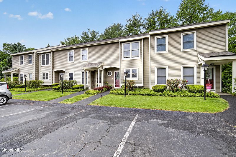 2nd image of 10 Redcoat Court
