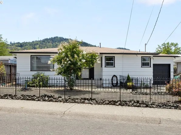 2735 W Sherwood Ave, Roseburg, OR 97471
