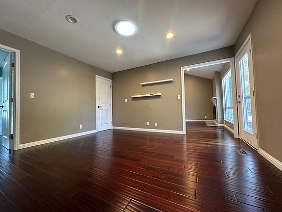 4th image of 6118 Shelly Ct