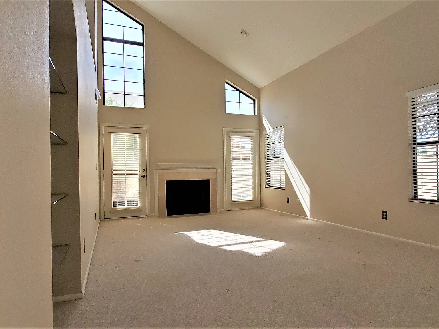 2 bed, 1369 sqft, $2,500 — Photo 2