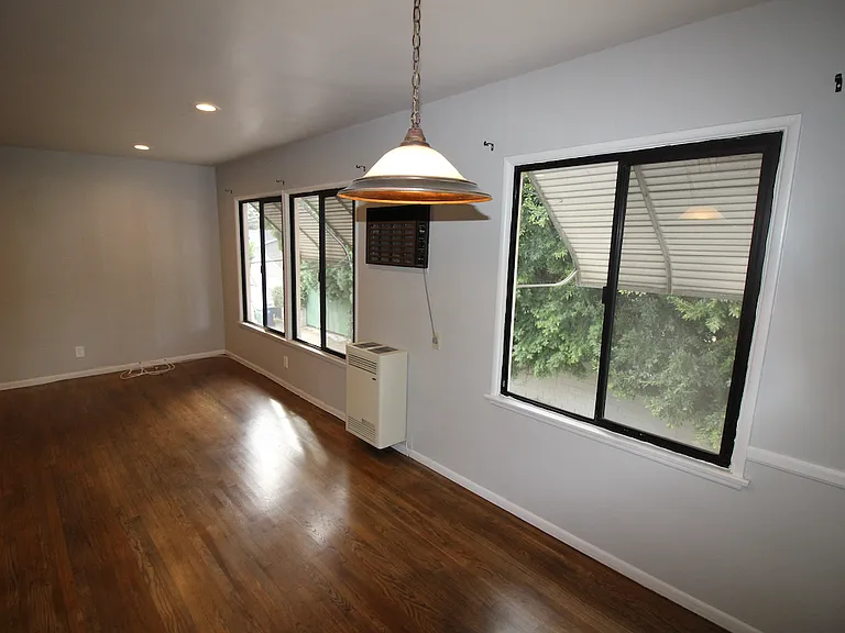 Laurel Canyon Blvd — Photo 20