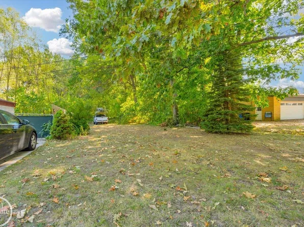 851 W Parker Ave, Madison Heights, MI 48071