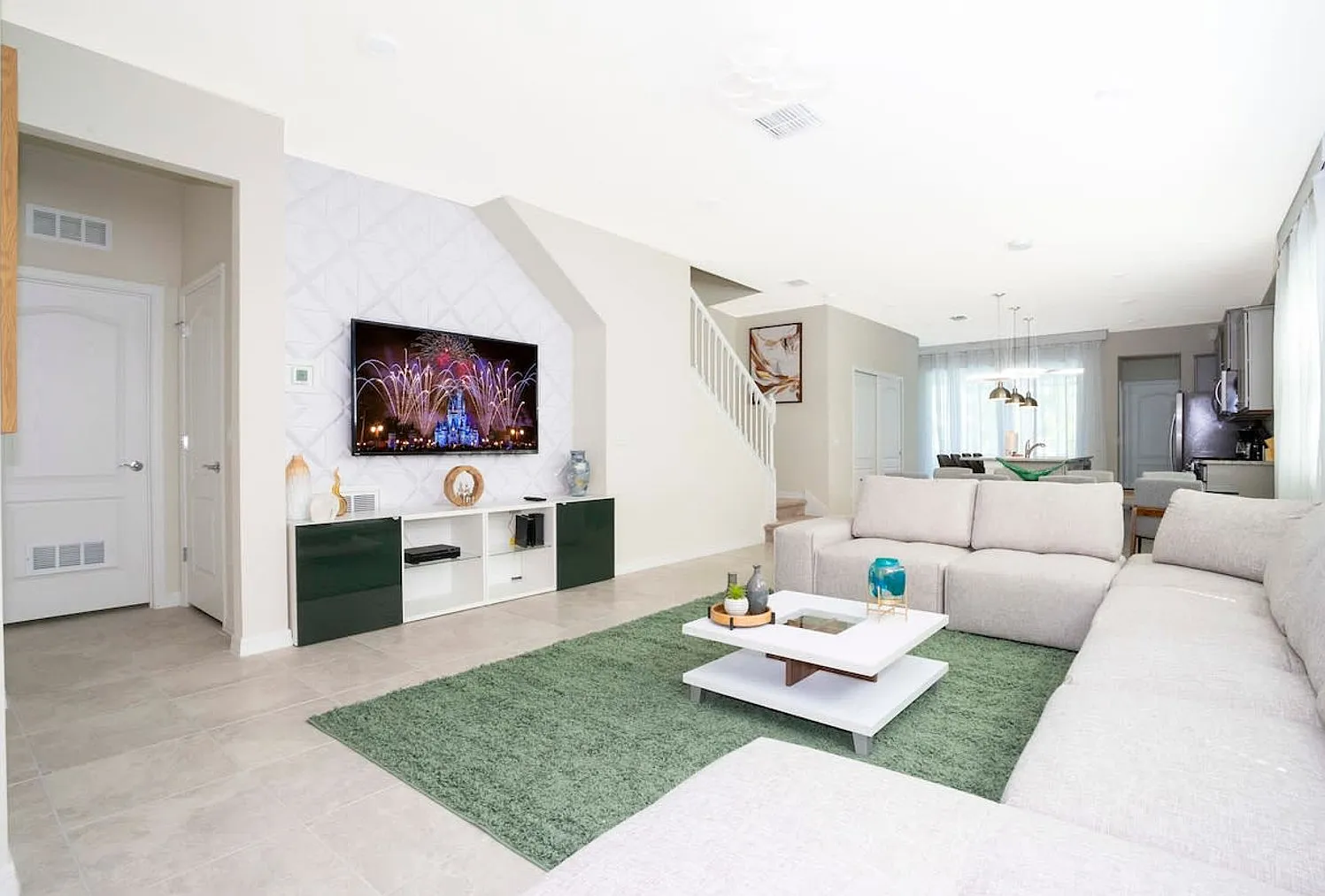 5 bed, 5.0 bath, 2583 sqft, $7,011 — Photo 2