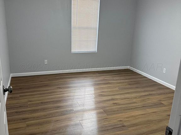 3rd image of 4618 S Ong St