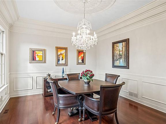 3rd image of 6595 Ebury Cir