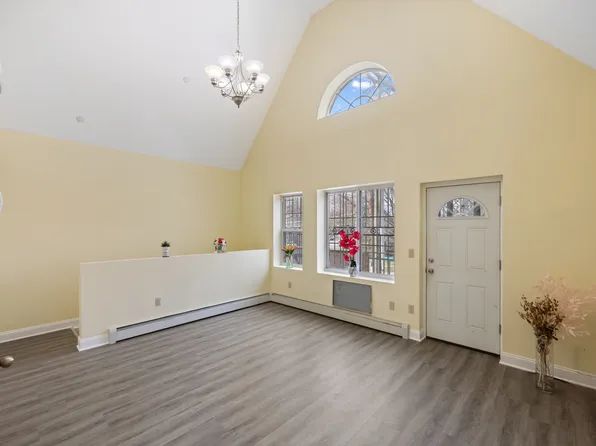 183-26 Booth Memorial Avenue image 5 of 31