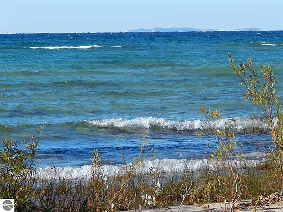 3rd image of N Cathead Bay Dr