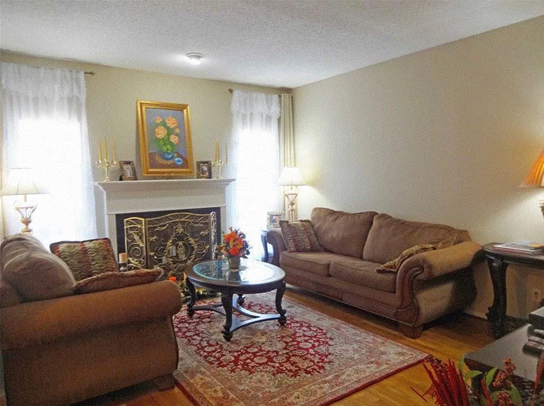 2 bed, 2.5 bath, 1399 sqft, $2,200 — Photo 2