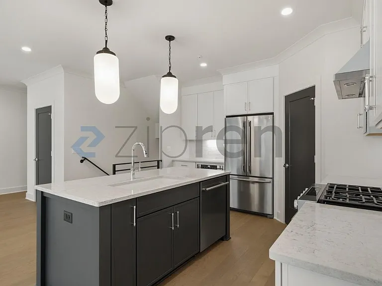 425 S Walker St — Photo 13