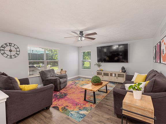 3rd image of 9923 Redmond Ct